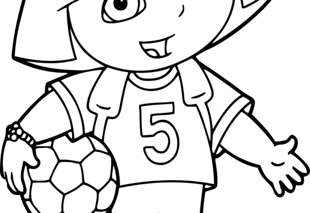 Dora l’ esploratrice con pallone da calcio e maglietta numero 5